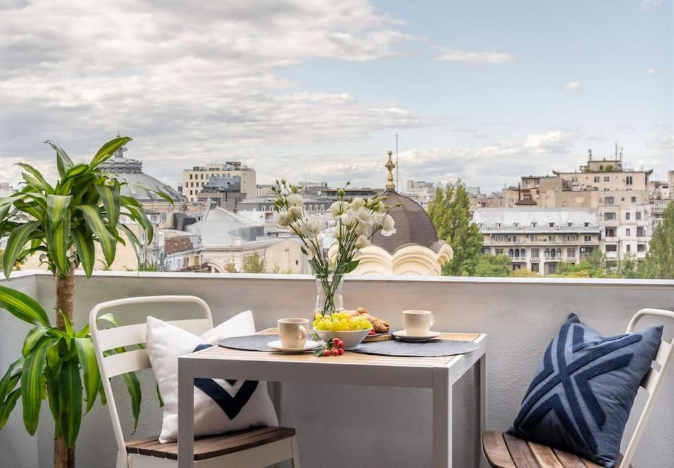 Apartamento Stunning Views 2Br Midtown Flat - Charming Balcony Bucarest Exterior foto