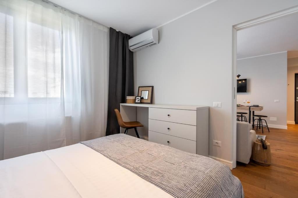 Apartamento Stunning Views 2Br Midtown Flat - Charming Balcony Bucarest Exterior foto