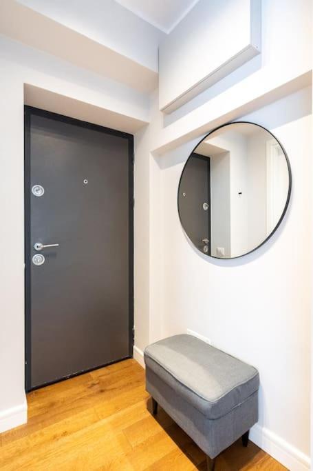 Apartamento Stunning Views 2Br Midtown Flat - Charming Balcony Bucarest Exterior foto